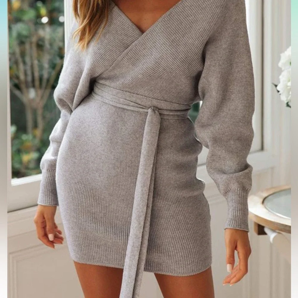 NWT- Beautiful Knit Long Sleeve Dress in Size Large- comes with belt. - Picture 1 of 7
